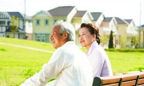 老人買什么保險(xiǎn)好？這幾份必須買！